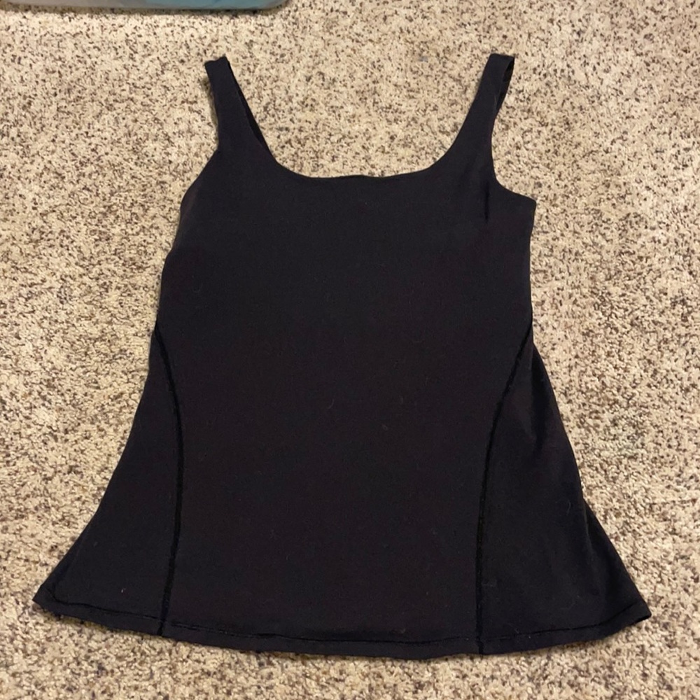 black lululemon tank top